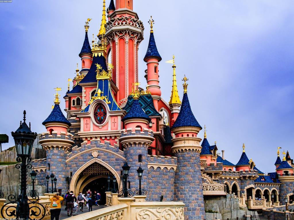 កន្លែងលេងស្លុត: កន្លែងកម្សាន្តសម្រាប់អ្នកស្រឡាញ់ការលេង