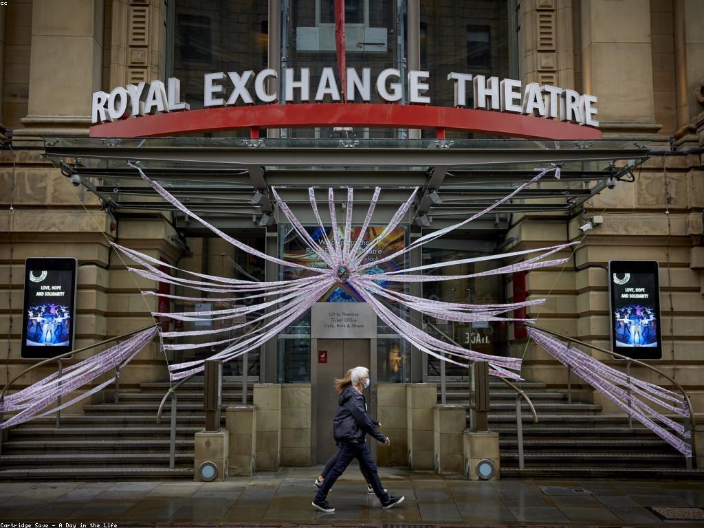 ព័ត៌មានបច្ចុប្បន្ន: ជីវិតប្រចាំថ្ងៃនិងអំណោយផល